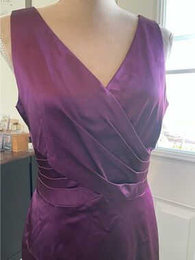 Tahari Deep Purple Satin V-Neck Prom Dress